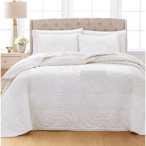 Martha Stewart Full Wedding Rings Pieced Velvet Satin Coverlet 96”x110” - Picture 3 of 7